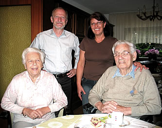 Ehepaar K. mit Hauswirtschafterin und Herbert Uhland